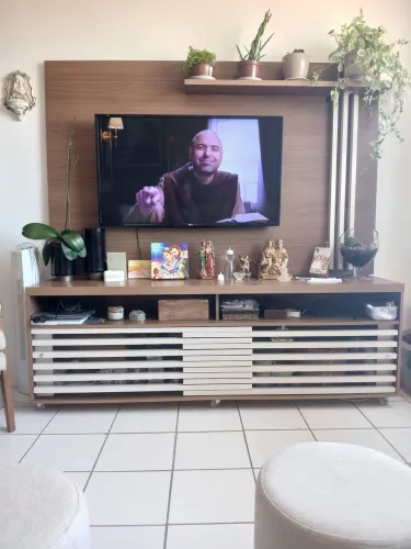 Rack com painel semi novo