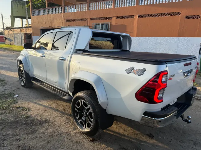 Toyota Hilux CD SRX Plus 4X4 2.8 TDI Die. Aut. 2024