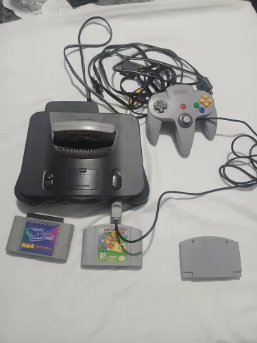 Nitendo 64 com 4 cartucho