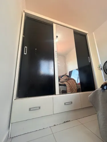 Vendo guarda roupa 3 portas e espelho, usado, preciso vender pois estou de mudança