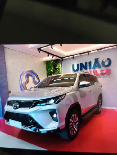 Toyota Hilux SW4 SRX Plat. 4X4 2.8 TB Die. Aut. 2025