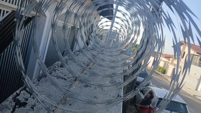 Cerca concertina branca 