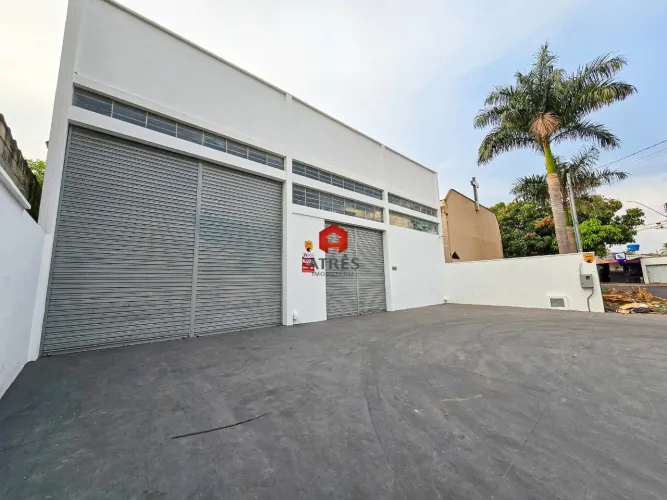 Galpão comercial à venda com 444m² localizado no Setor Jardim Santo Antônio.