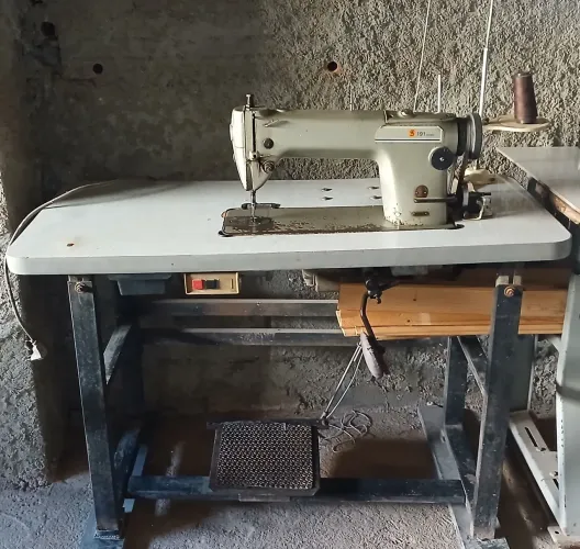 Maquina de costura reta industrial singer