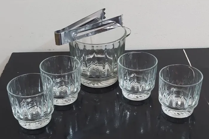Conjunto de Balde de Gelo com Pegador e 4 Copos de Whisky