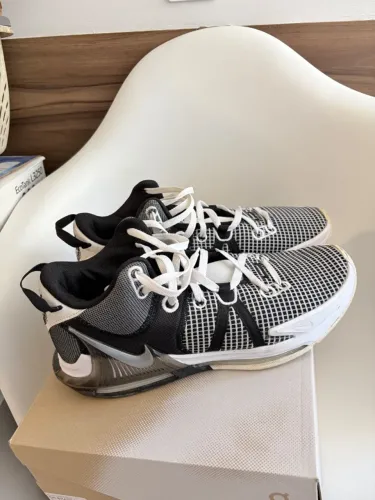 Tênis Nike Witness 