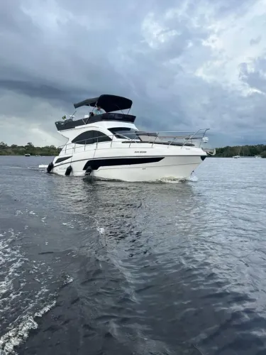 Lancha solara 410 fly
