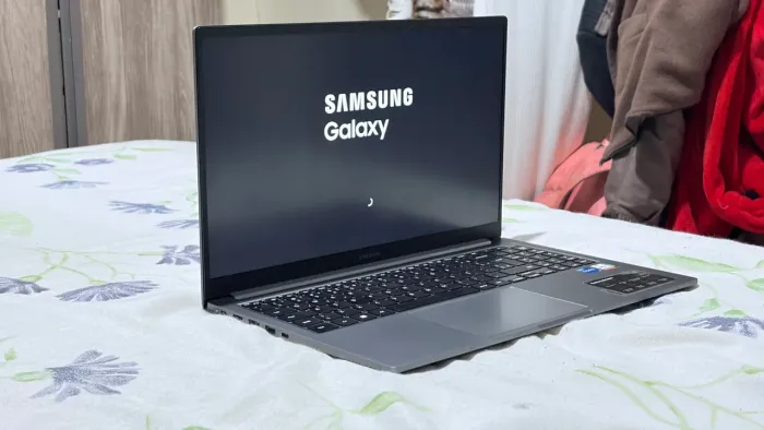 ? Samsung Galaxy Book4 em excelente estado, com apenas 6 meses de uso.