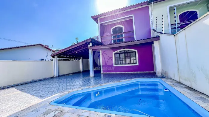 Casa à venda no centro de Bertioga  Perto da Praia Com Piscina