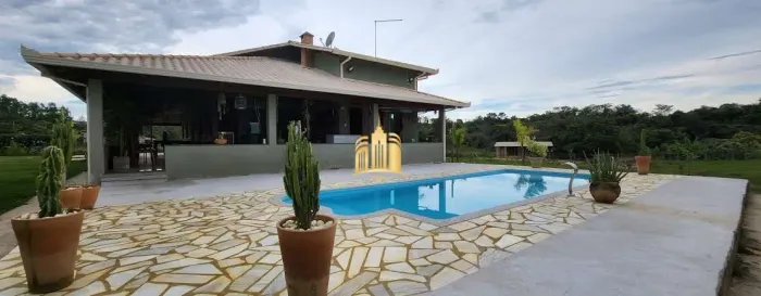 Sitio de Luxo à Venda em Esmeraldas-MG: 4 Quartos, 1 Suíte, 2 Salas, 3 Banheiros, 4 Vagas