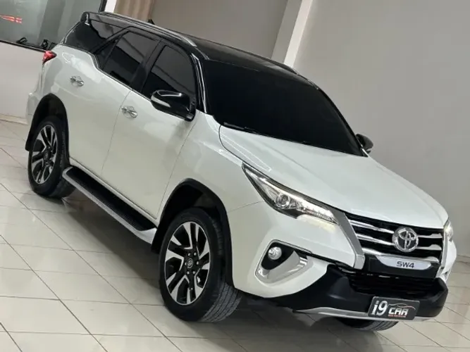 Toyota Hilux SW4 SRX 4X4 2.8 TDI 16V Dies. Aut. 2017