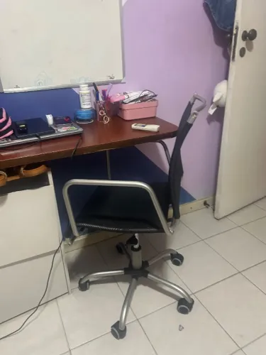 Estande de livros e prateleira 