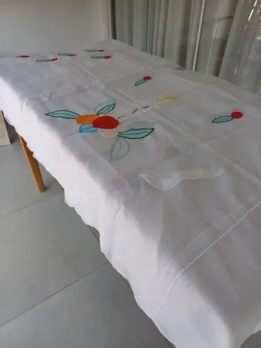Toalha Banquete/Natal Voal com aplicações 4.00x1.85m