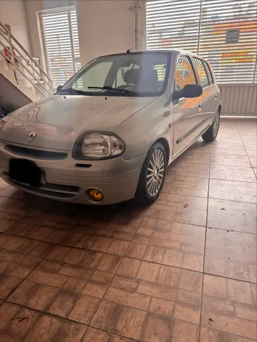 Renault Clio RT/ Privilège 1.6 16V 5P 2001
