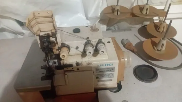 Maquina Costura Industrial Overlock Juki