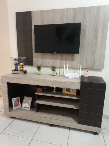 Vendo painel de tv com rack semi novo