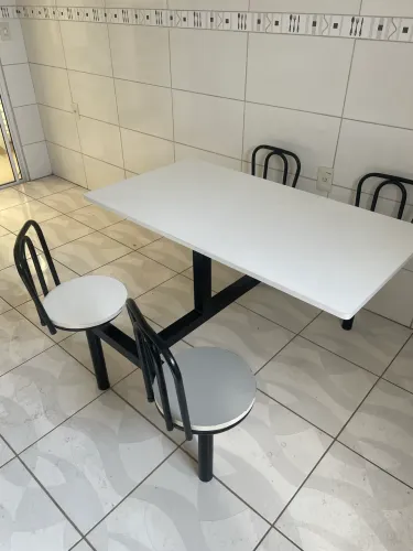 Mesa conjugada para refeitório corporativo