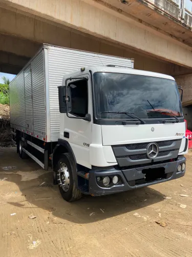 Vende-se uma Atego 2014 1719 com Redução