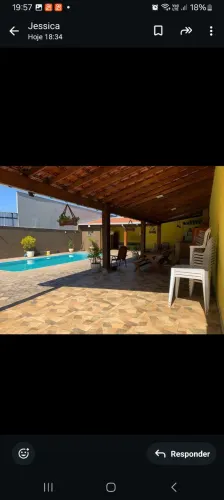 Casa com área de lazer separada