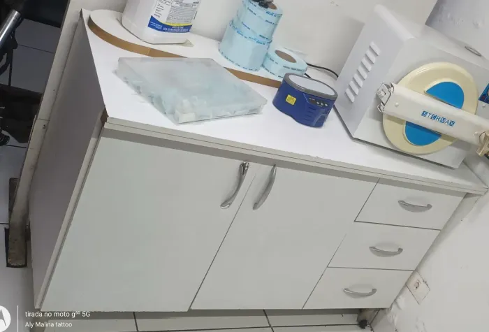 armário médico 2 p 3 gavetas