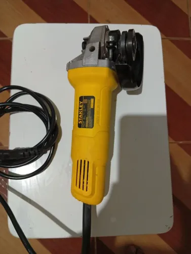 esmerilhadeira angular stanley 620w