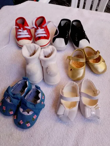 Sapatinhos de bebê/menina 