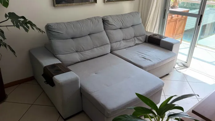Sofá retrátil com chaise 3 lugares