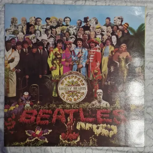 LP The Beatles - Sgt. Peppers Lonely Hearts Club Band (UK/1995/completo)
