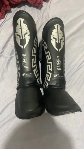 Vendo essa caneleira de mauy thay semi novo de 220 reais 