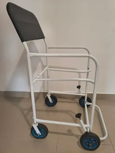 Cadeira de banho adulto.