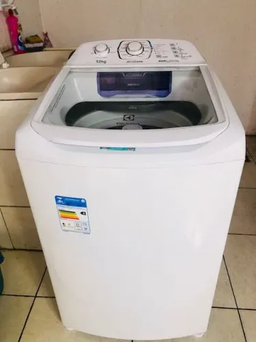 Vendo máquina de lavar Electrolux 12kg Nova tampa de vidro e trava automática
