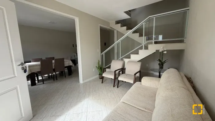 Três Casas num Terreno de 707 m² na Cachoeira do Bom Jesus