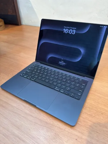 MacBook Pro M4 MAX