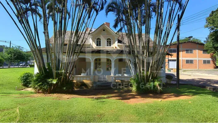 Terreno com Galpão e Casa Enxaimel à Venda Próximo à BR-470 | 9.600,50 m²