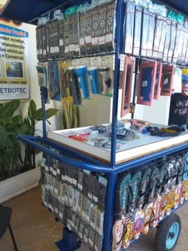 Carrinho de Metalon Galvanizado. Medidas: Comprimento: 1,83m Altura: 1,20m Largura: 0,75