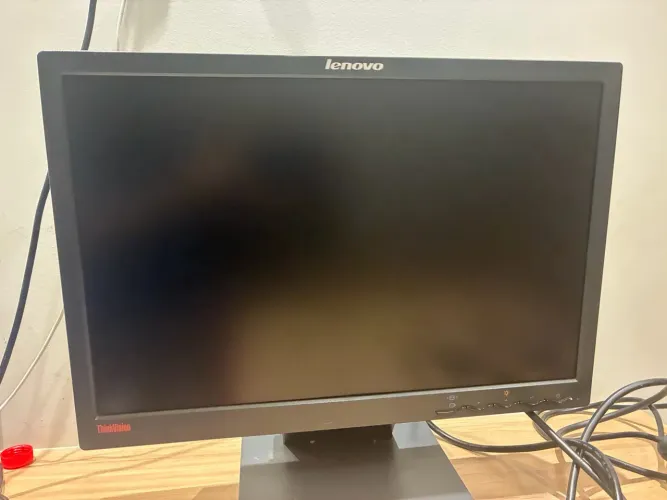 Monitor Lenovo