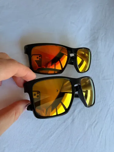 Óculos Oakley Holbrook standard armação polished black 24 k usados vendo o par.