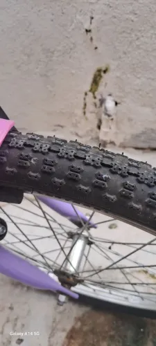 Bicicleta aro 20 com cestinha