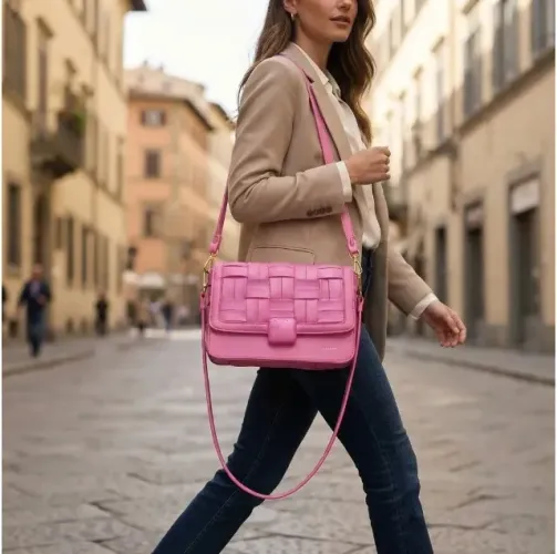 Bolsa transversal de ombro rosa lace&lore couro sintético forro interno e cor nas alças