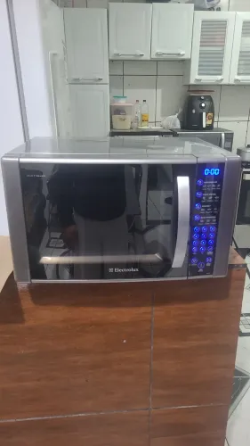 Micro-ondas Electrolux blue touch inox com grill 31L 127V funcionando perfeitamente 