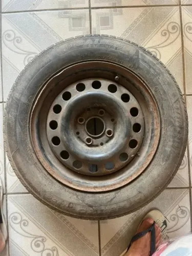 Pneu Estepe Aro 14 Com Roda de Ferro 4 Furos - Medida 175/70 R14 Sailun