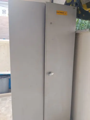 Armário com gavetas
