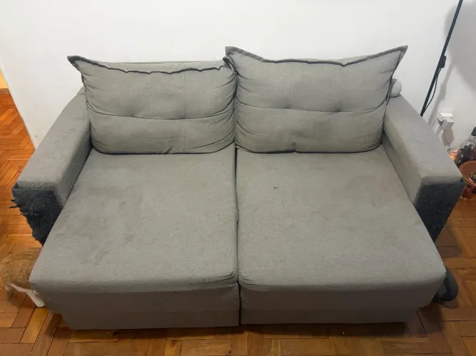 Vendo sofá 3 lugares. 