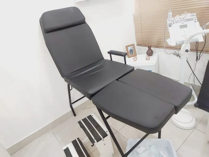 Maca/Cadeira Reclinável para Podologia e Estética - Preta