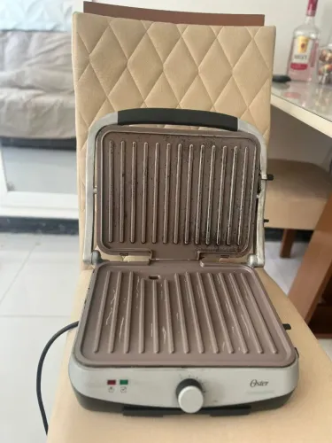 Grill Elétrico Multiuso Oster 2 em 1