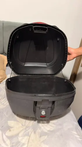 Baú 35 litros com suporte e chave