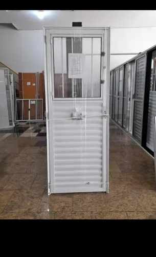 QUEIMA DE ESTOQUE!! PORTA SOCIAL COM JANELA E GRADE NO ALUMINIO BRANCO