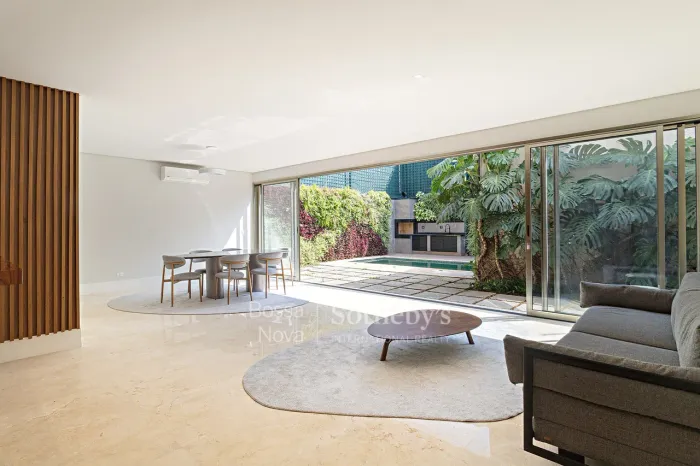 Casa com rooftop e piscina em condomínio no Jardim Paulistano