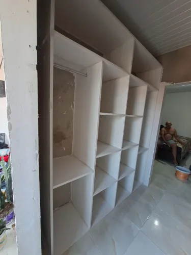 Guarda-roupa de gesso