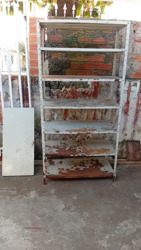 Prateleira de aço só esta faltando a pintura